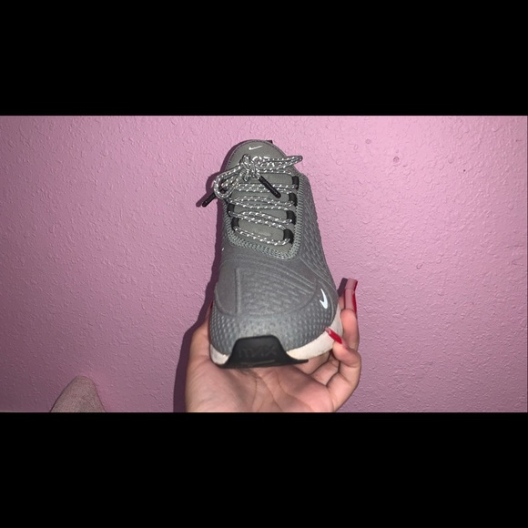 Nike 270s - Picture 2 of 3